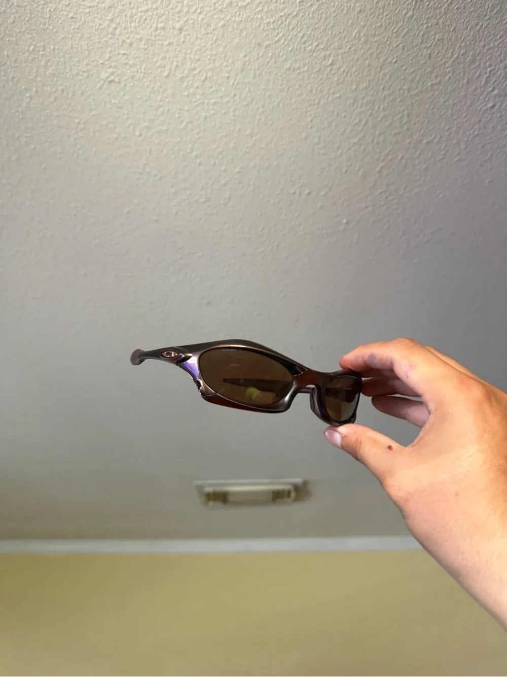 Oakley-style Women's Brown Polarized Wrap Sunglasses